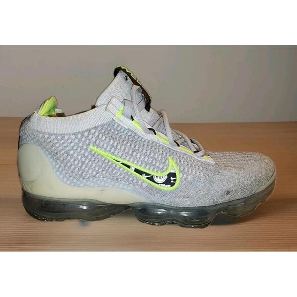 Nike Air VaporMax 2021 Flyknit Gray Athletic Running Shoes
